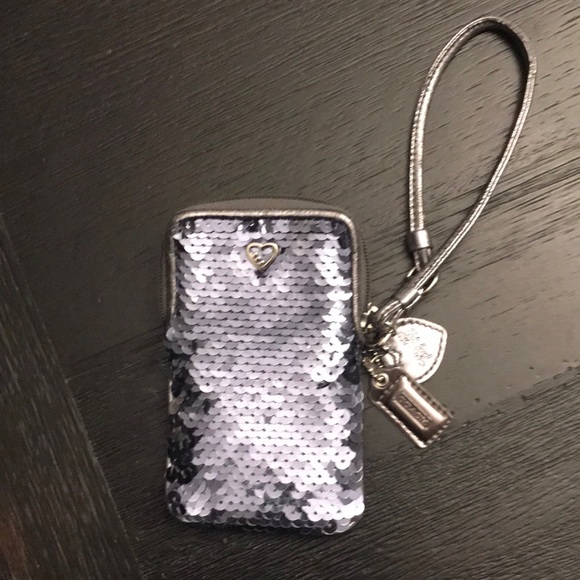 Coach Accessories - COACH UNIVERSAL POPPY SEQUIN CARD WRISTLET